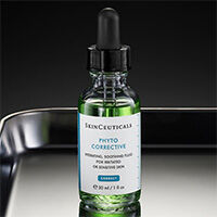 Das hellgrune SkinCeuticals Phyto Corrective Gel.