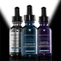 Drei SkinCeuticals Seren, sanft hinterleuchtet